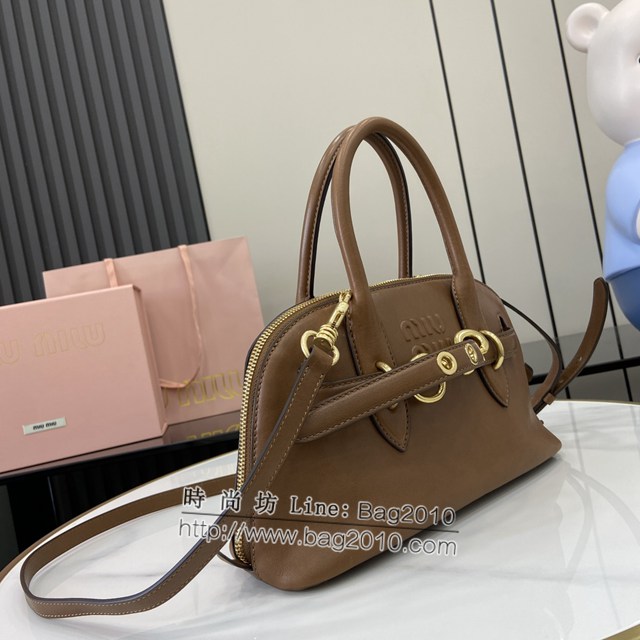 miumiu專櫃繆繆最新款爆款保齡球包原廠皮革手提包 jh2346型號：5bb169